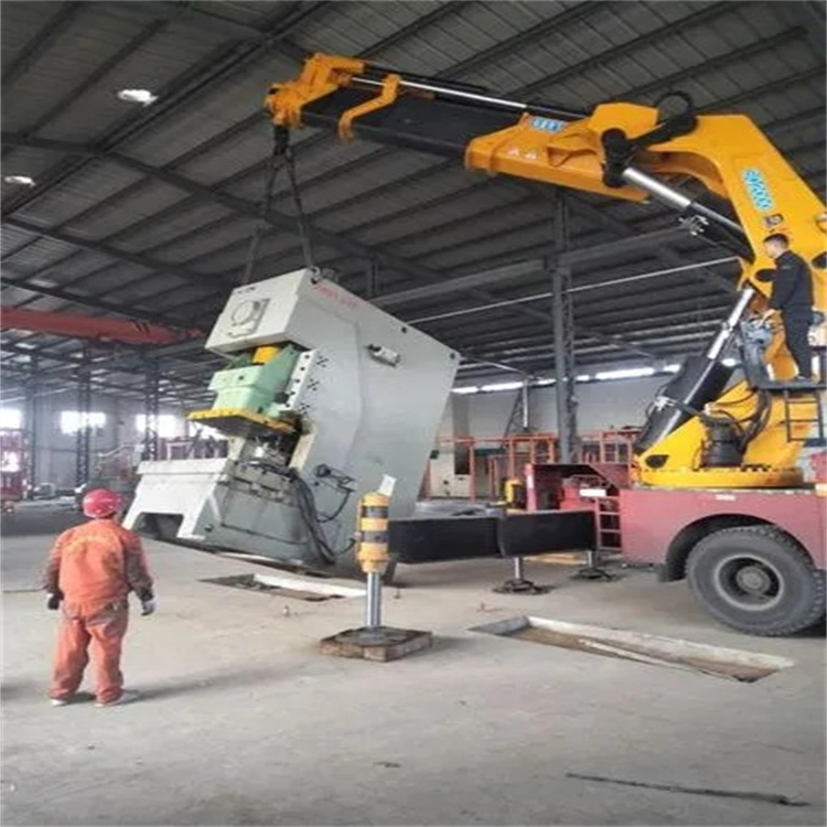 丰台吊车出租:了解使用注意事项和“十不吊”规定!